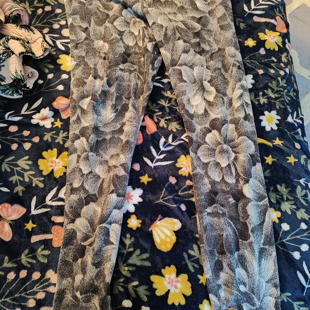 Athleta Black and White Textured Leggings-Gently Used, Super Soft